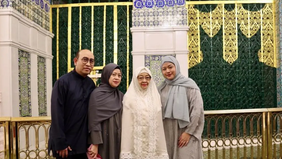 Presiden ke-5 Republik Indonesia, Megawati Soekarnoputri, merasakan kebahagiaan mendalam selama menjalani perjalanan spiritual di Mekkah dan Madinah, Arab Saudi. Keinginan untuk menunaikan ibadah umrah dan berziarah ke makam Nabi Muhammad SAW telah l