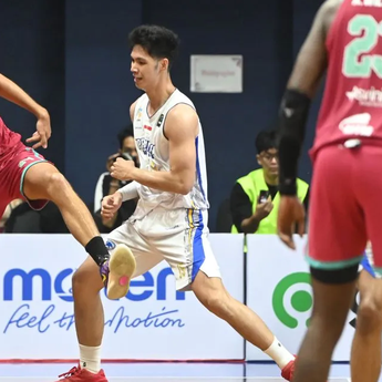 Giga Bawa Prawira Bandung Berjaya di Kandang Bali United Basketball