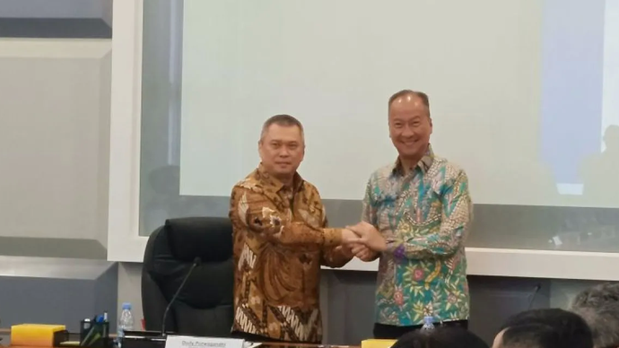 Menteri Perindustrian (Menperin) Agus Gumiwang Kartasasmita (kanan) dan Menteri Perhubungan (Menhub) Dudy Purwagandhi (kiri) menyepakati untuk segera menerapkan skema Zero ODOL di Jakarta, Rabu (19/2/2025)