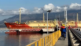 Kapal LPG Gas Camellia bersandar di Integrated Terminal Bima pada Senin, 13 April 2026. Kehadirannya memastikan pasokan LPG di Pulau Sumbawa aman.
