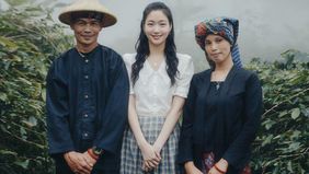 Salah satu artis ternama Korea Selatan, Kim Go Eun tengah melakukan pemotretan untuk majalah ELLE di Ciwidey, Kabupaten Bandung, Jawa Barat.