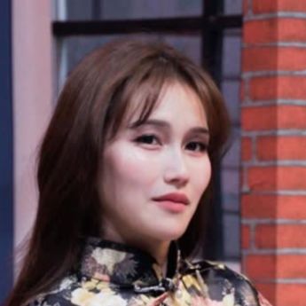 Ayu Ting Ting Tanggapi Soal Dirinya Disebut ATM Berjalan Keluarga