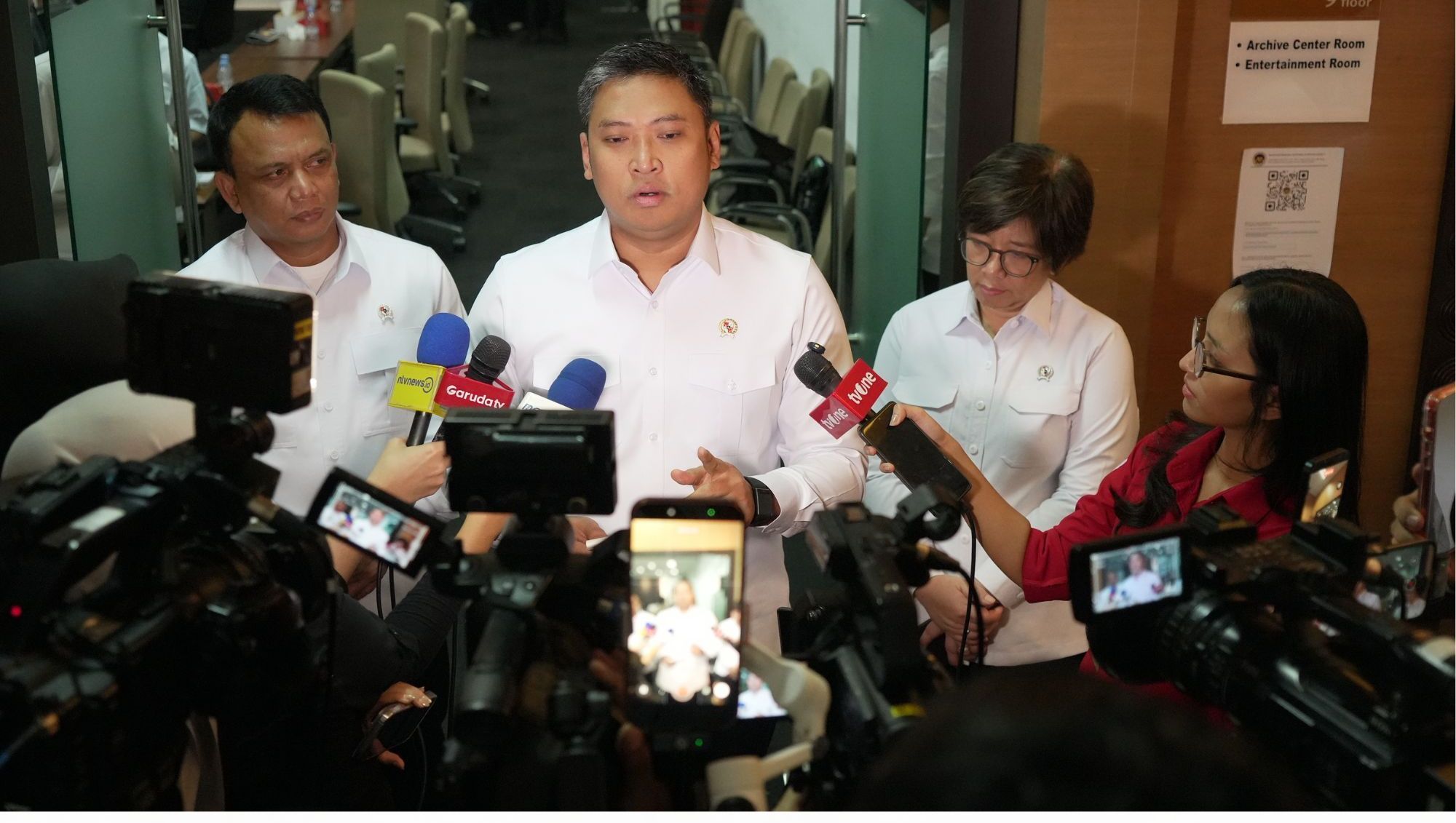Kepala Badan Gizi Nasional (BGN) Sudaryono menyampaikan keterangan pers di Jakarta, Selasa (4/8/2026). BGN menegaskan kebijakan zero tolerance terhadap kasus keracunan dalam Program Makan Bergizi Gratis (MBG) dan telah mencopot 137 kepala SPPG. <b>(bakom)</b>