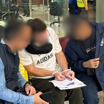 Buronan dan Bos Mafia Asal Inggris Dideportasi Imigrasi