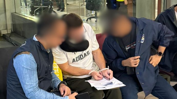 Buronan dan Bos Mafia Asal Inggris Dideportasi Imigrasi