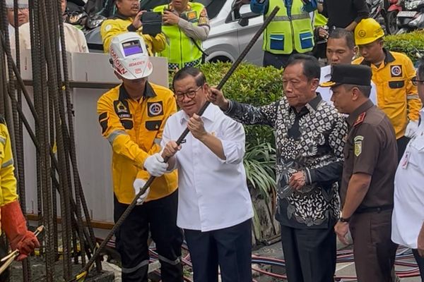 Pramono Bongkar Tiang Monorel di Kuningan Jaksel