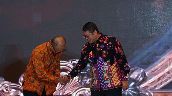 Budi Awaluddin (Kanan)