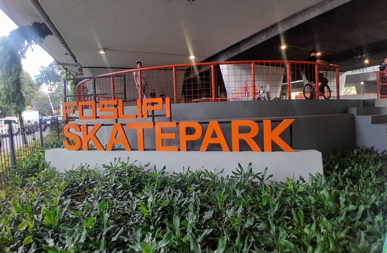 Fly Over Slipi Skatepark <b>(NTVNews.id/ Adiansyah)</b>