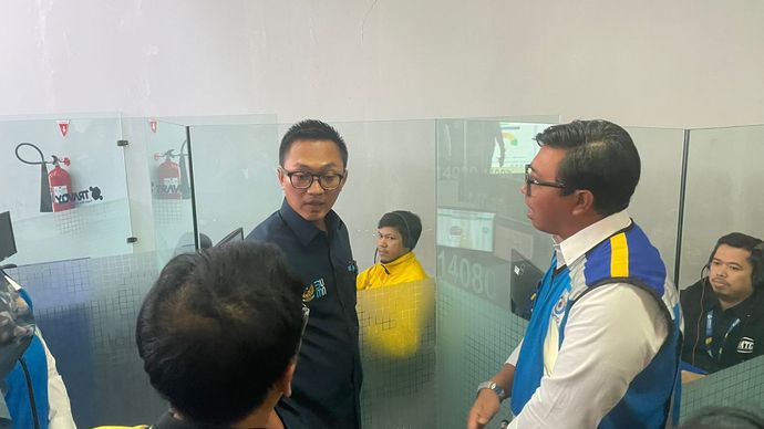 Wakil Menteri Badan Usaha Milik Negara (Wamen BUMN) Aminuddin Maruf meninjau pusat kendali operasi jalan tol di Kantor Jasa Marga Tollroad Command Center (Ntvnewsid-Muslimin Trisyuliono).