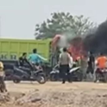 Tabrak Bocah SD Sampai Kaki Patah, Truk Tanah Dibakar Warga di Tangerang