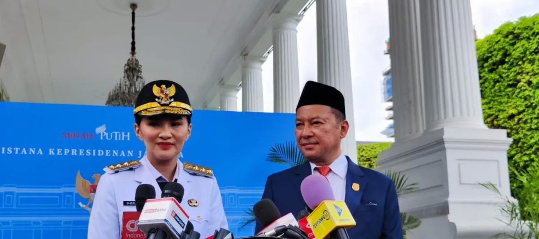 Gubernur Maluku Utara Sherly Tjoanda dan Wakil Gubernur Maluku Utara Sarbin Sehe memberikan keterangan usai pelantikan kepala daerah/wakil kepala daerah serentak di Istana Kepresidenan RI, Jakarta, Kamis (20/2/2025)