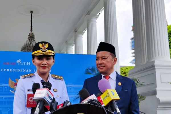 Gubernur Maluku Utara Sherly Tjoanda dan Wakil Gubernur Maluku Utara Sarbin Sehe memberikan keterangan usai pelantikan kepala daerah/wakil kepala daerah serentak di Istana Kepresidenan RI, Jakarta, Kamis (20/2/2025)