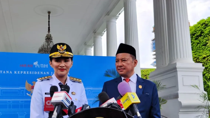 Gubernur Maluku Utara Sherly Tjoanda dan Wakil Gubernur Maluku Utara Sarbin Sehe memberikan keterangan usai pelantikan kepala daerah/wakil kepala daerah serentak di Istana Kepresidenan RI, Jakarta, Kamis (20/2/2025)