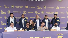 Polda Metro Jaya melalui Direktorat Reserse Kriminal Khusus berhasil mengungkap praktik pengoplosan gas elpiji subsidi ke dalam tabung non-subsidi dengan total barang bukti mencapai 1.259 tabung.