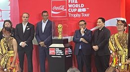 Penampakan Trophy Piala Dunia 2026 yang Mampir ke Jakarta