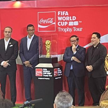 Penampakan Trophy Piala Dunia 2026 yang Mampir ke Jakarta