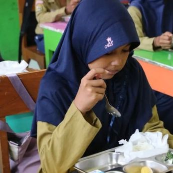 Mendikdasmen Puji Keberhasilan Uji Coba Makanan Bergizi di SD Muhammadiyah Wonopeti