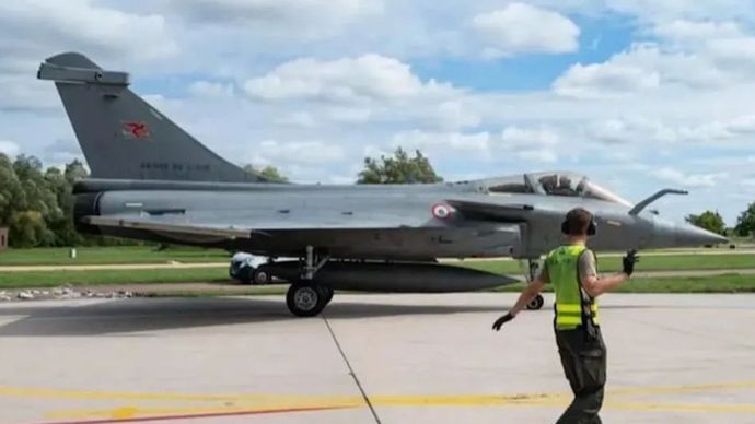 Pesawat jet Rafale uji terbang di Escadron de Transformation Rafale (ETR) 3/4 Aquitaine, Base A&eacute;rienne 113, Saint-Dizier, Prancis, Rabu (24/9/2025).