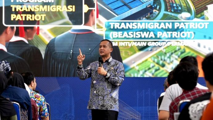 Menteri Transmigrasi M. Iftitah Sulaiman Suryanagara