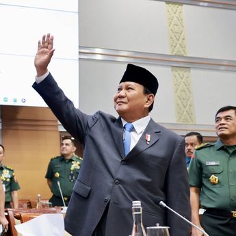 Omongan Lengkap Prabowo yang Bikin Hakim Nangis Haru dan Berpelukan di DPR