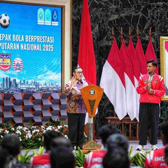 Pesan Pramono saat Terima Atlet Sepak Bola Piala Soeratin di Balai Kota Jakarta