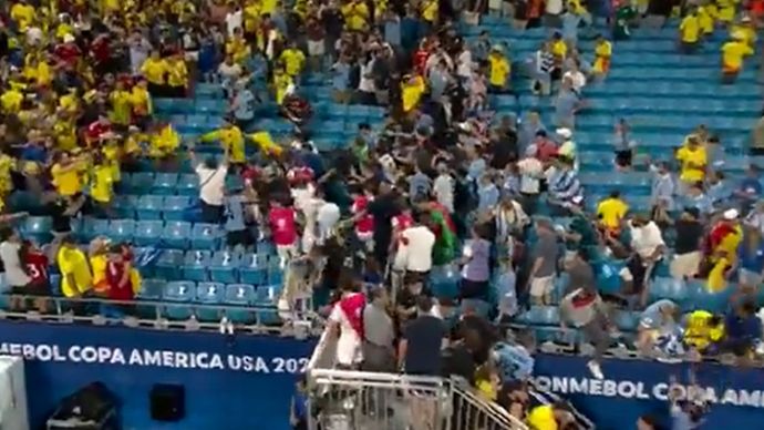 Darwin Nunez mengejar fans Kolombia usai timnya kalah 0-1 di semifinal Copa America 2024