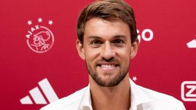 Daniele Rugani telah tiba di Ajax Amsterdam dan menandatangani kontrak peminjaman. 