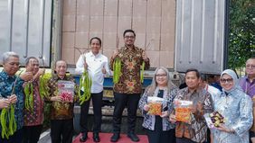 Menteri Kehutanan Raja Juli Antoni dan Wakil Menteri Kehutanan Sulaiman Umar Siddiq melakukan pelepasan ekspor komoditi agroforestry kelompok perhutanan sosial ke Jepang. 