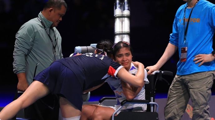 Gregoria Mariska Tunjung terpaksa retired karena cedera di babak semifinal Denmark Open 2024.