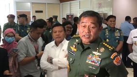 Proses pembentukan Angkatan Siber sebagai angkatan ke-4 TNI masih dalam tahap pembahasan. Salah satu isu yang muncul adalah apakah lebih baik diisi oleh personel sipil atau militer.