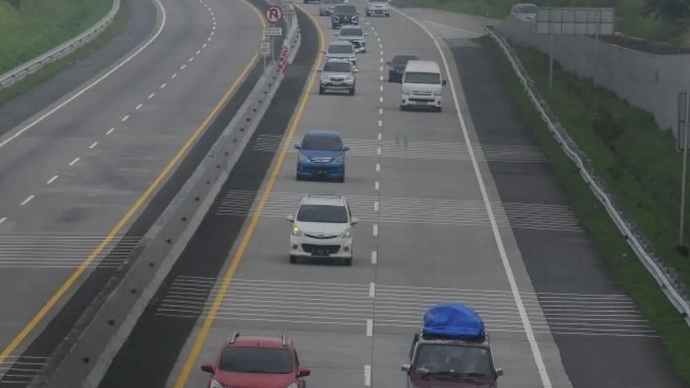 Kendaaan pemudik melintas di Jalan Tol Semarang-Solo, Boyolali, Jawa Tengah, Jumat (28/3/2025). 