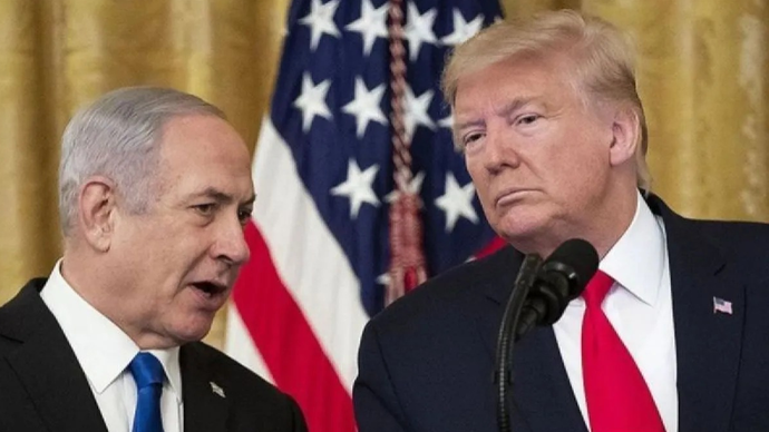 Pemimpin Israel Benjamin Netanyahu (kiri) berbincang dengan Presiden AS Donald Trump. ANTARA/Anadolu/py/pri.