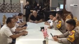Arema FC Sampaikan Maaf Buntut Pelemparan Batu Oknum Suporter ke Bus Persik Kediri