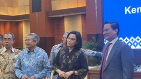 Sri Mulyani menyambut Thomas Djiwandono sebagai Wakil Menteri Keuangan II untuk memuluskan transisi pemerintahan.