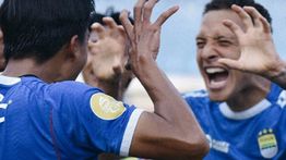 Hasil Pertandingan Liga 1: Persib Bandung Tekuk Persebaya 2-0