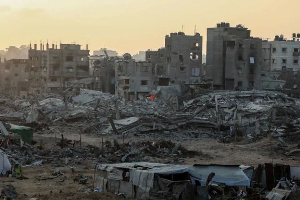 Warga Palestina terlihat setelah mereka kembali ke daerah Sheikh Radwan yang hancur di utara Kota Gaza pada 6 November 2025. <b>(Antara)</b>