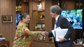 Menteri Koordinator Bidang Perekonomian Airlangga Hartarto bertemu dengan Under Secretary for Economic Growth US Department of States Jose Fernandez di Kantor Kemenko Perekonomian.