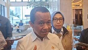Menteri Energi dan Sumber Daya Mineral (ESDM) Bahlil Lahadalia menegaskan pasokan energi untuk pembangkit listrik milik PT PLN (Persero) dalam kondisi aman. 
