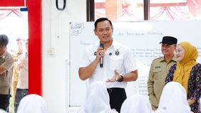 Menteri Koordinator Bidang Infrastruktur dan Pembangunan Kewilayahan, Agus Harimurti Yudhoyono (AHY), menegaskan komitmen pemerintah dalam membuka akses pendidikan berkualitas bagi seluruh lapisan masyarakat. Hal ini disampaikan saat AHY meninjau lan