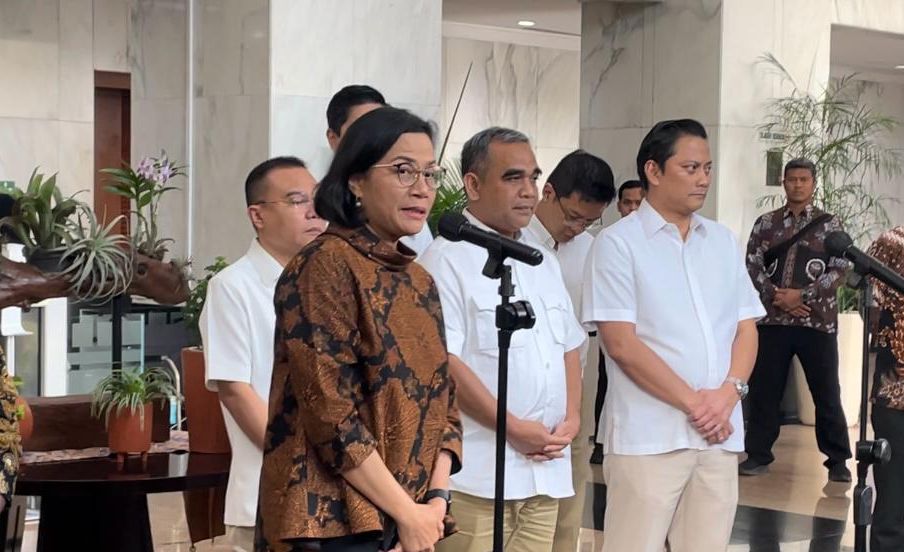 Menkeu Sri Mulyani bertemu dengan TIm Gugus Tugas Sinkronisasi dari Presiden terpilih Prabowo Subian