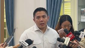 Sekretaris Kabinet Teddy Indra Wijaya meminta seluruh menteri, gubernur, bupati, hingga wali kota untuk memimpin contoh pelaksanaan Gerakan ASRI (Aman, Sehat, Resik, Indah) dengan menggelar kegiatan bersih-bersih di wilayah masing-masing.