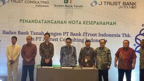 Badan Bank Tanah menandatangani nota kesepahaman (MoU) dengan PT Bank JTrust Indonesia Tbk (J Trust Bank) dan PT J Trust Consulting Indonesia untuk pemanfaatan lahan Badan Bank Tanah yang berlokasi di Penajam Paser Utara, Provinsi Kalimantan Timur.