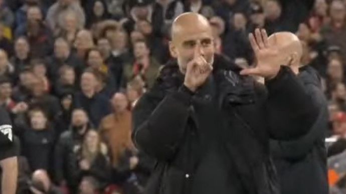 Pep Guardiola kirim salam enam jari untuk fans Liverpool