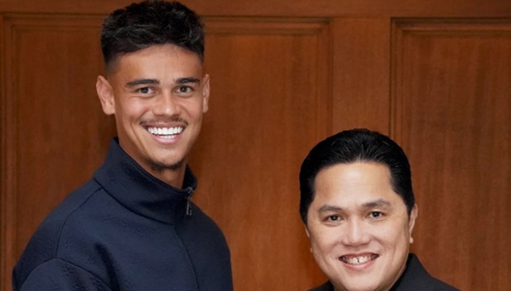 Mees Hilgers saat berjabat tangan dengan Ketua Umum PSSI, Erick Thohir. <b>(Instagram Erick Thohir)</b>