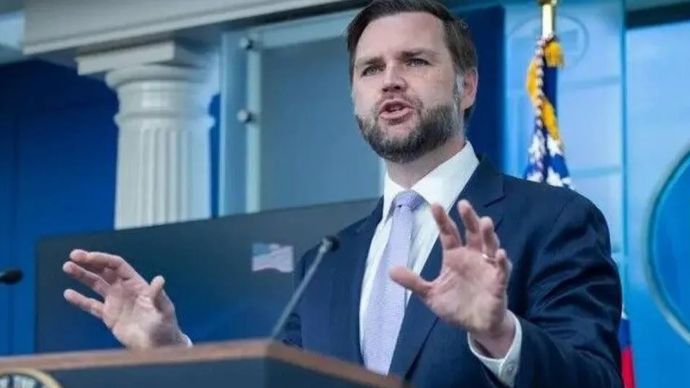 Wakil Presiden Amerika Serikat J.D. Vance saat konferensi pers di Gedung Putih, Washington D.C., AS