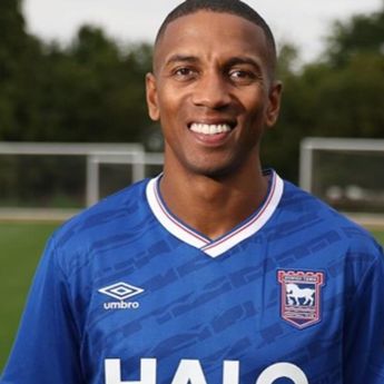 Gabung Ipswich Town, Ashley Young Setim dengan Elkan Baggott