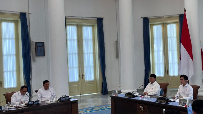 Presiden Prabowo Pimpin Sidang Perdana Dewan Pertahanan Nasional di Istana Bogor