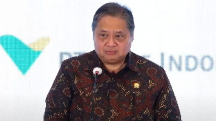 Menteri Koordinator Bidang Perekonomian Airlangga Hartarto saat menyampaikan pidato kunci (keynote speech) dalam acara Bisnis Indonesia Economic Outlook 2025 di Jakarta, Selasa (10/12/2024). 