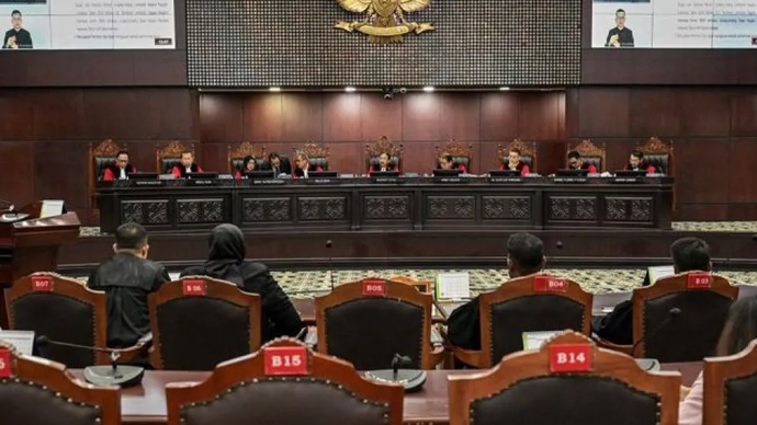 Arsip. Suasana sidang putusan uji materi undang-undang di Gedung Mahkamah Konstitusi, Jakarta, Kamis (2/1/2025).