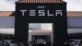 Tesla Catat Penurunan Laba Bersih 46 Persen pada 2025